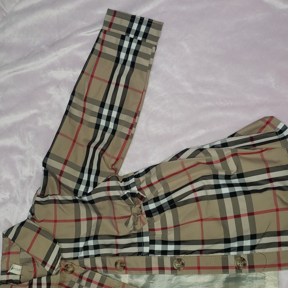 Beautiful jacket with similar burberry pattern - Picture 8 of 9